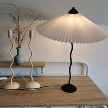 Load image into Gallery viewer, Curved Black Iron Pleated Table Lamp
