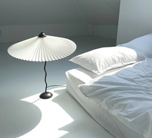 Load image into Gallery viewer, Curved Black Iron Pleated Table Lamp