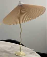 Load image into Gallery viewer, Curved Black Iron Pleated Table Lamp