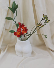 Load image into Gallery viewer, White Ceramic Butt Vase