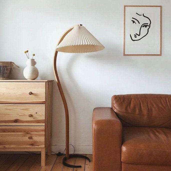 Gooseneck Arm Floor Lamp with Pleated Lampshade les oreves