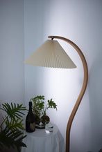 Load image into Gallery viewer, Gooseneck Arm Floor Lamp with Pleated Lampshade