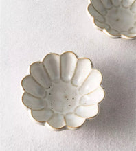 Load image into Gallery viewer, Handmade Ceramic Flower Shape Plate 12cm