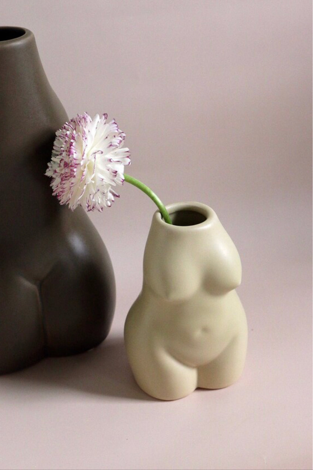 Female Body Vase made of ceramic